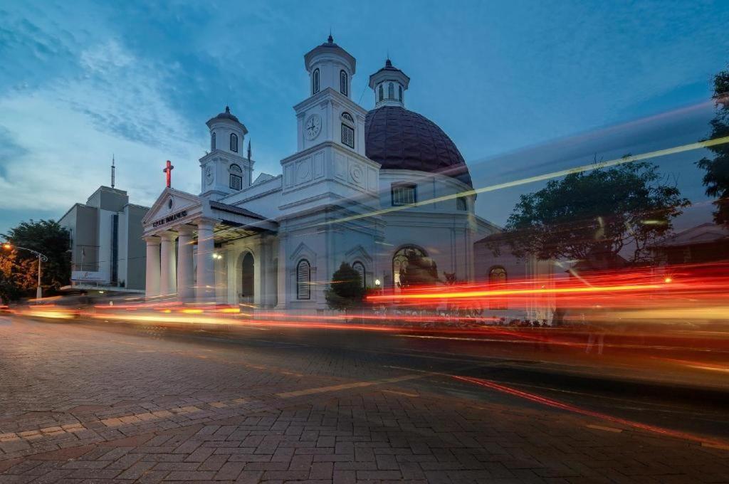 New Mira Hotel Semarang Exterior foto
